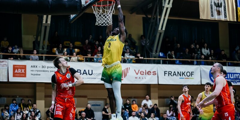 Рівне обіграло Говерлу, перемоги Дніпра, Київ-Баскета та Соколів: хайлайти перших матчів плейоф Суперліги GGBET