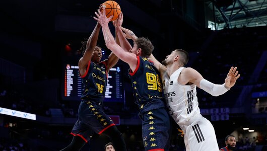 Українці за кордоном: Михайлюк набрав 17 очок проти чемпіона НБА, Лень зіграв проти Пустового