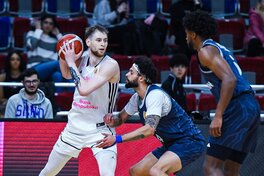 Українці за кордоном: Бобров оформив дабл-дабл в чемпіонаті Румунії, Войналович набрав 11 очок в Азербайджані