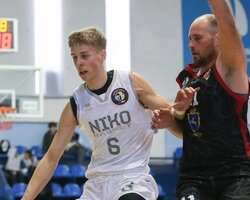 Вирішальна гра бронзової серії Вищої ліги пройде 1 травня