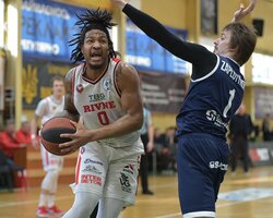 Рівне вдома обіграло Харківські Соколи і зрівняло рахунок в серії: хайлайти Суперліги GGBET 29 квітня