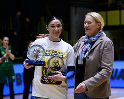 Будівельник підписав новий контракт з Дарʼєю Завідною