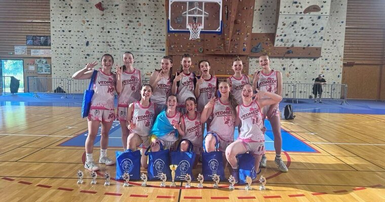 Українські баскетболістки з Нововолинська виграли бронзу міжнароджного турніру U-13 у Франції