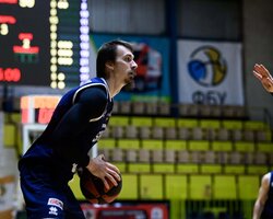 Вадим Заплотинський продовжить грати у Харківських Соколах