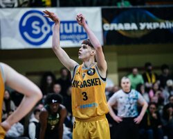 Артем Романиця перейшов до Харківських Соколів