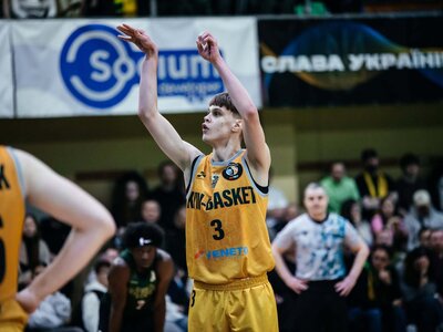 Артем Романиця перейшов до Харківських Соколів