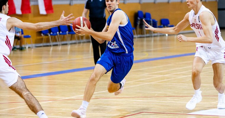 Збірна України U-18 на останніх секундах поступилась Польщі 