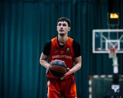 Хмельницький оголосив про ще одне підписання напередодні дебюту у Суперлізі