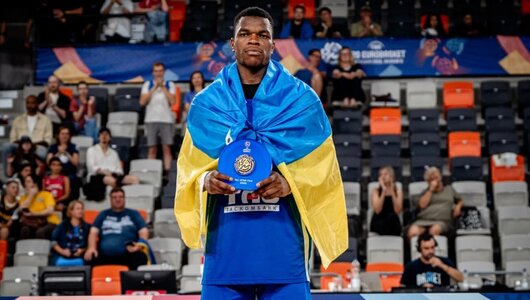Десмонд Йяму переведений до основного складу Баварії на новий сезон