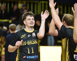 Київ-Баскет розгромно переміг Черкаські Мавпи