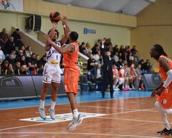 Волинь виграла в Черкаських Мавп у заключній чверті