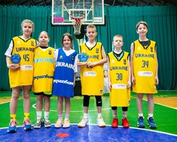 Призери конкурсу капітанів на Фестивалі міні-баскетболу отримали подарунки від національної збірної України