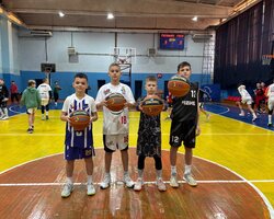 Команди ВЮБЛ почали отримувати офіційні м’ячі від ФБУ та Spalding