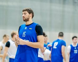 Рекордсмен збірної України В’ячеслав Кравцов продовжить професійну карʼєру 