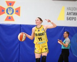 Будівельник підписав ексгравчиню збірної України