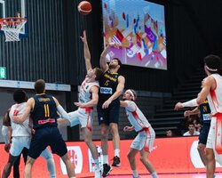 Національна збірна у важкому матчі поступилась Швейцарії