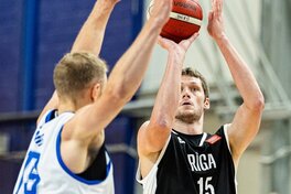 Українці за кордоном: Новицький набрав 10 очок в матчі Ліги чемпіонів