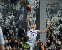 Переможне влучання Конєва на останній секунді принесло Дніпру перемогу над Київ-Баскетом