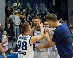 Яскраві фото п'ятого туру Суперліги Favbet