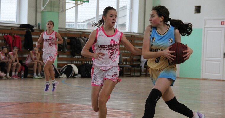 ВЮБЛ серед дівчат 2012 року: ХАІ та Будівельник вийшли в лідери групи